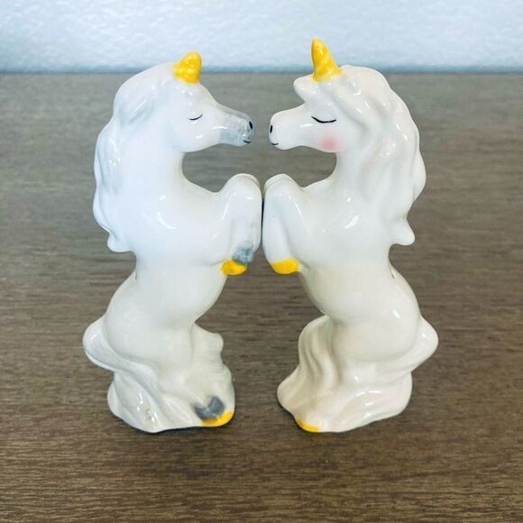 NWT Kissing Unicorn Magnetic Ceramic Salt & Pepper Shakers Set - Picture 1 of 5